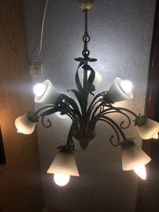 Красива стельова люстра на 9 плафонів в стилі «Флористика»