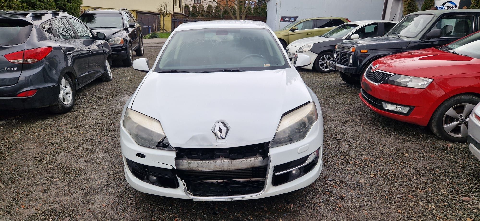 Renault Laguna 2.0 dci uszkodzona  lekko w przod