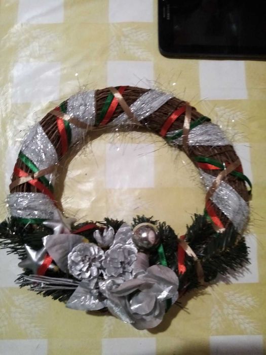 Ялинка новорічна,штучна.