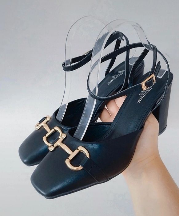 Sandałki na słupku 40 rozmiar