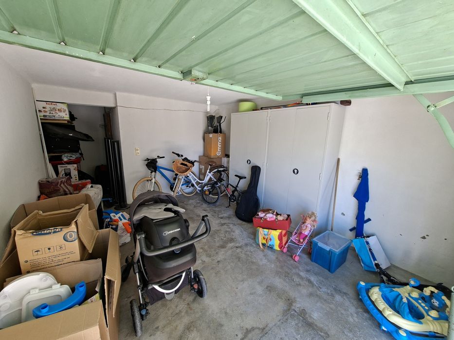 Garagem fechada Moita