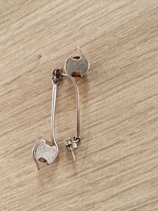 Kolczyki srebrne z bursztynem