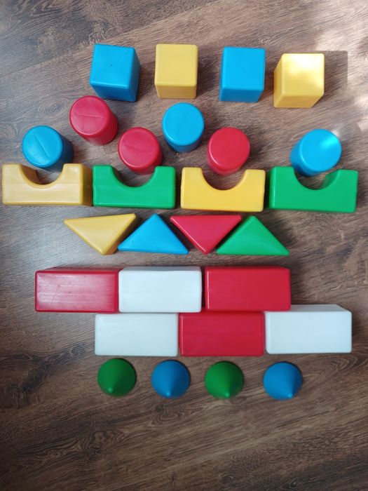 Конструктор пластиковий для найменших