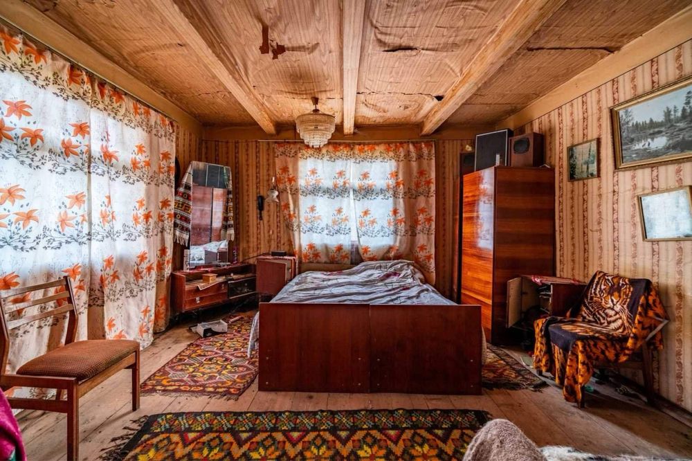 Гуцульська хата в Карпатах | 32 сот. під забудову + ліс, річка