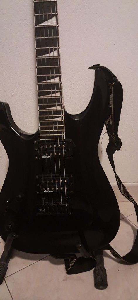 Jackson Dinky J22  Left-handed - preta
Rated 4.4/5