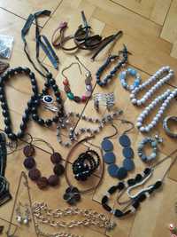 Biżuteria damska: kolczyki, naszyjniki, bransoletki