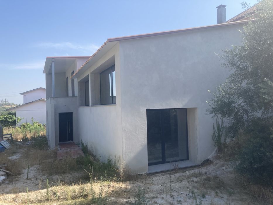 Moradia t4 fase final de construção