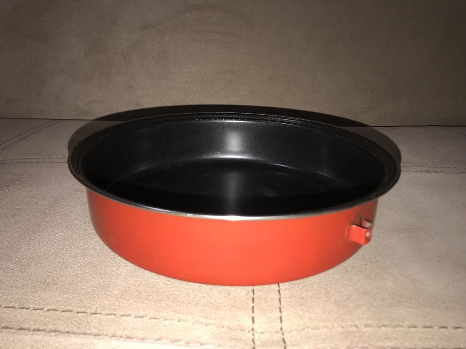 Металлическая сковорода без ручки