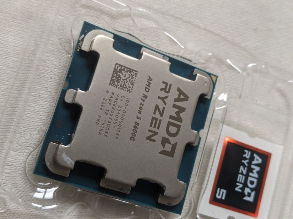 Процесор AMD Ryzen 5 8600G