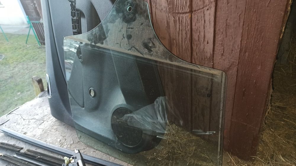 Części  samochodowe z Corsy D(z rozbiórki-całość)