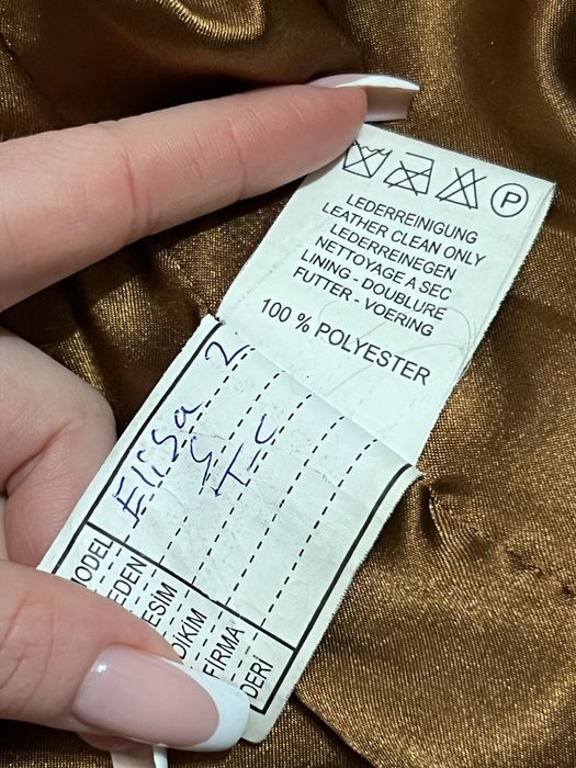 Жіноча куртка з натуральної шкіри ягняти