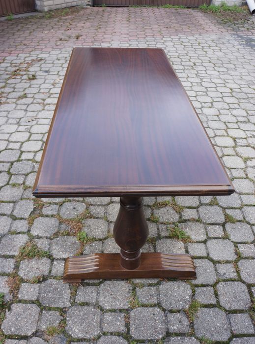 Stół - ława z lat 80 XX wieku.