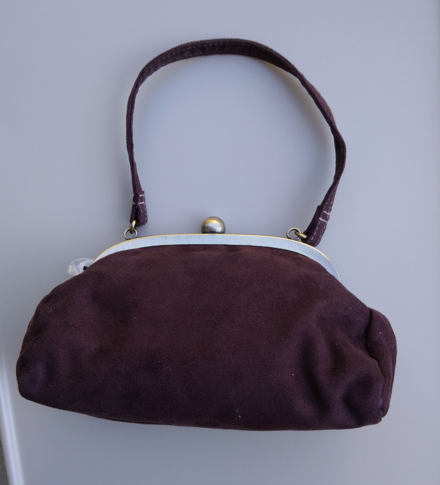 Mała brązowa torebka na zatrzask w stylu vintage z kokardką