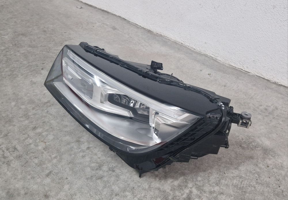 Farol Bi-Xenon Esquerdo Audi Q5 FY