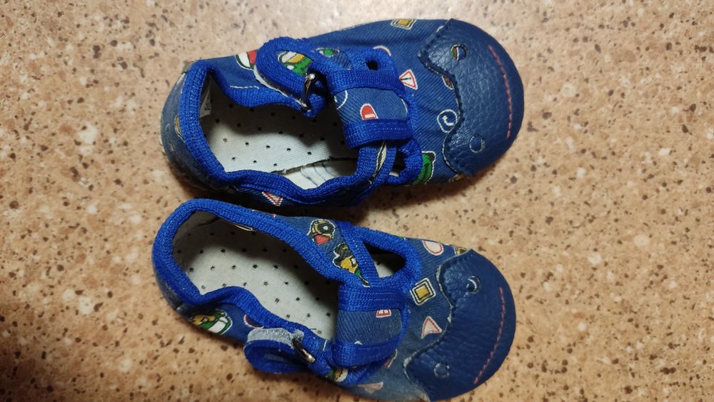 Дитяче перше взуття,на 9-12 місяців.На 9-11 см