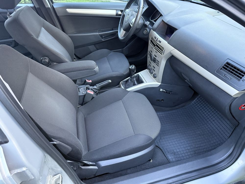 Opel Astra H 1.6 Sedan 2008 Zadbana !