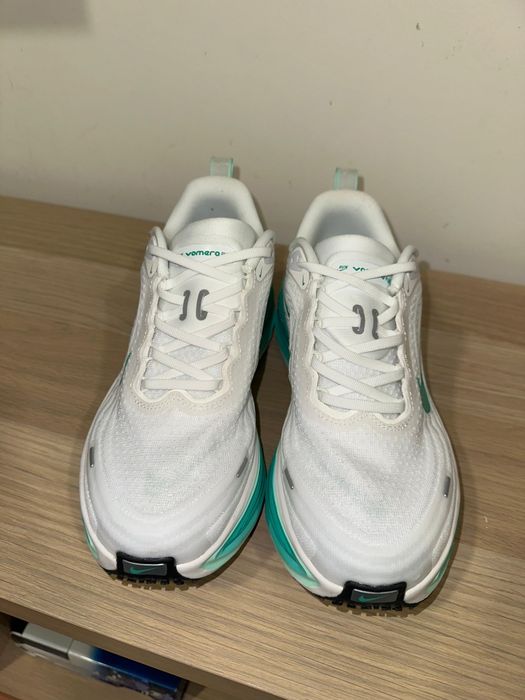 Nike Vomero Plus (Running) - NOVAS - 42