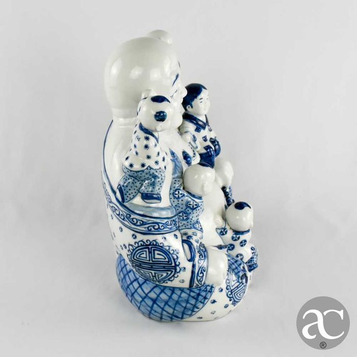 Figura de Buda com 5 crianças em porcelana da China, século XX