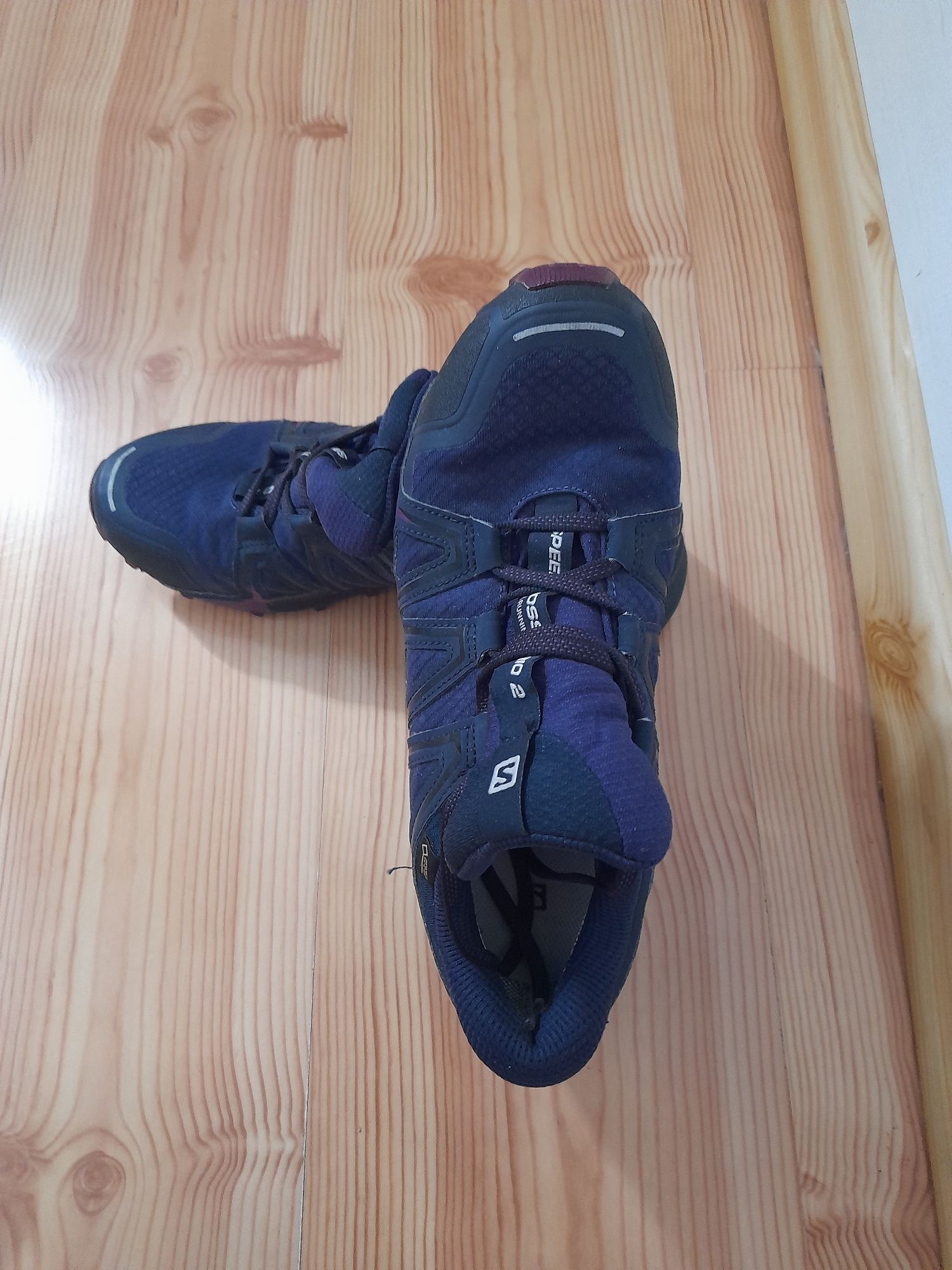 Buty sportowe używane damskie marki SALOMON