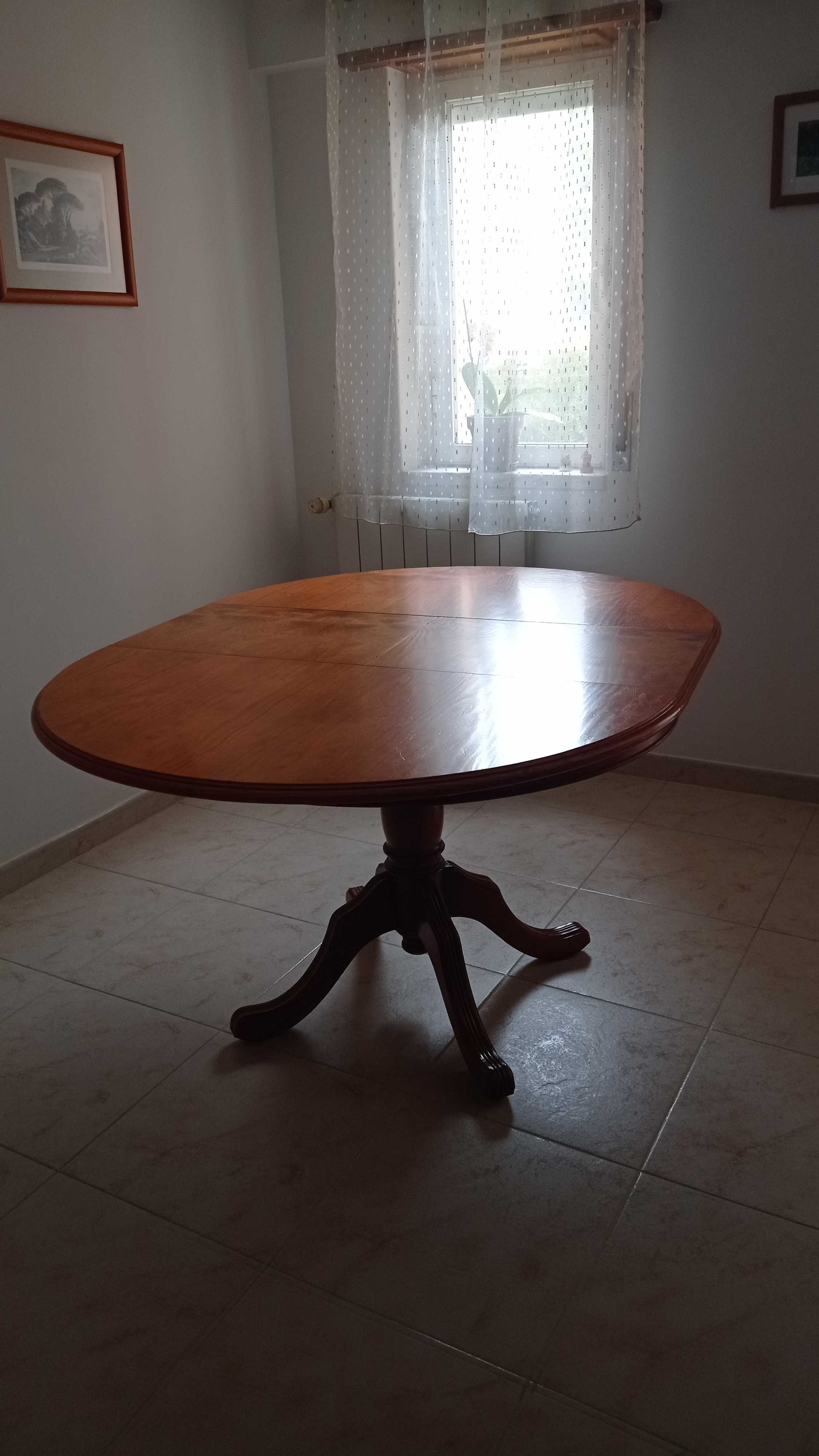 Mesa em Pinho Mel em bom estado