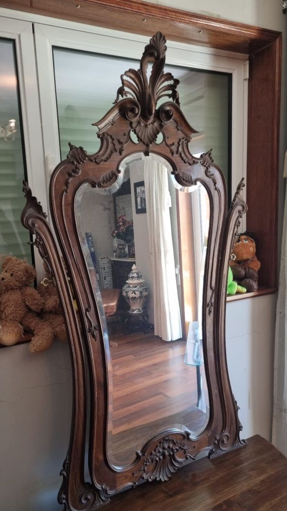 Movel com espelho de quarto