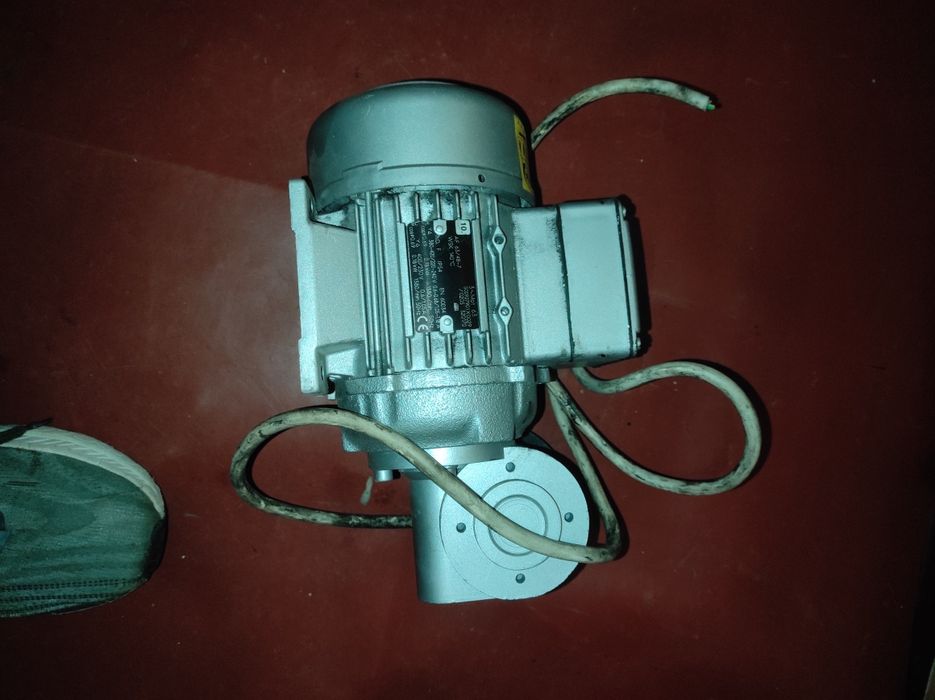 Продам мотори з редуктором