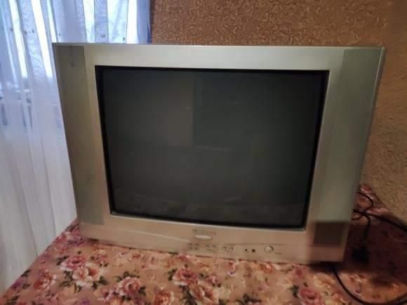 Продам телевізор Saturn ST2102