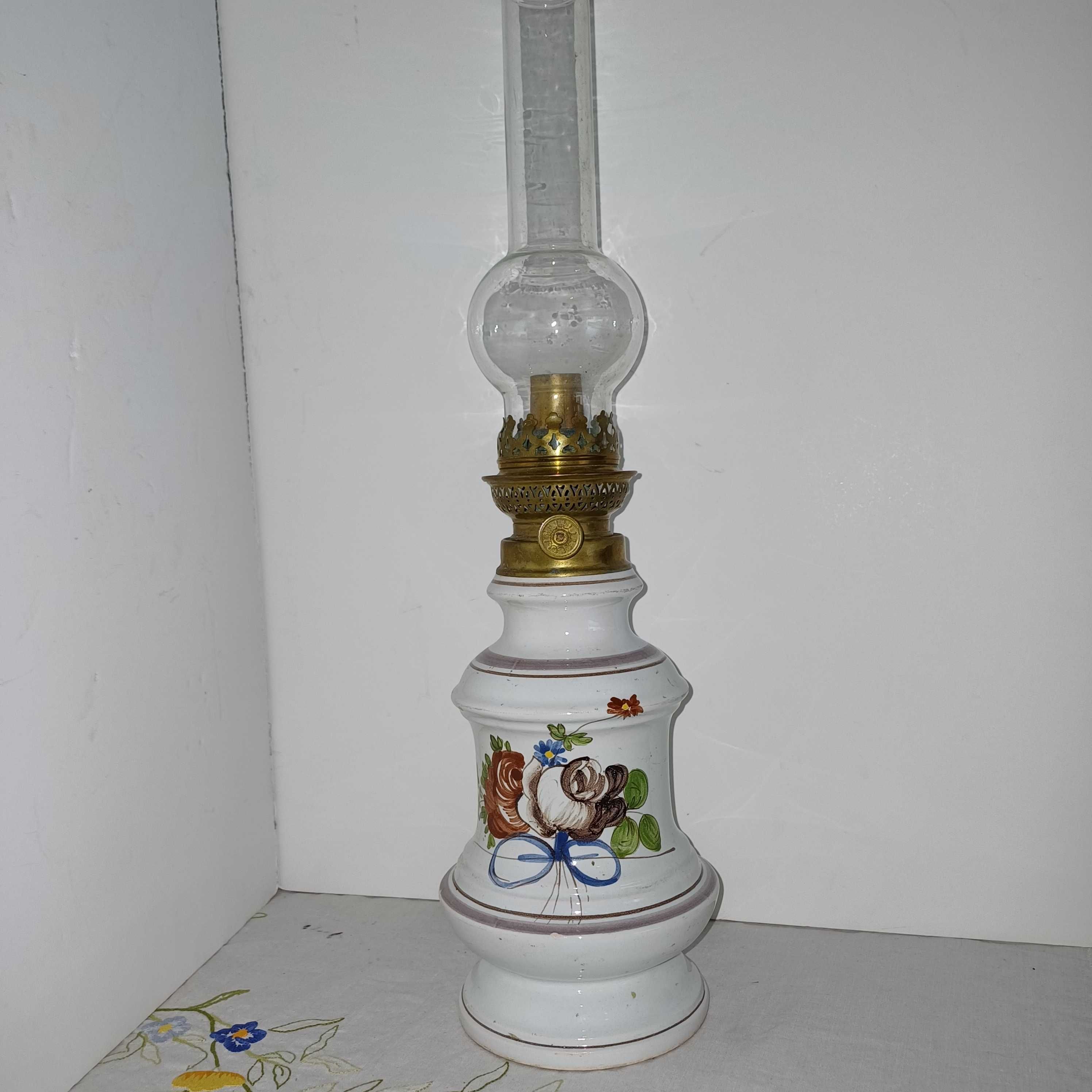 Candeeiros a petróleo com chaminé