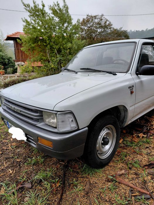 Toyota Hilux 2.4 D impecável de tudo.