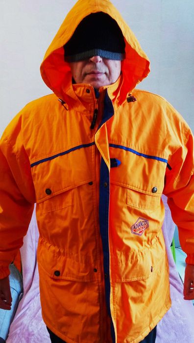 Спортивння Мужская зимнная куртка