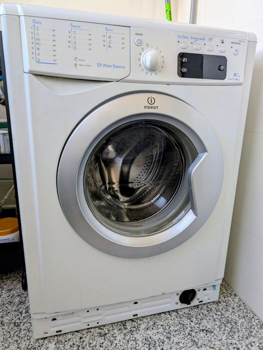 Máquina de Lavar Roupa Indesit 8kg - Avariada