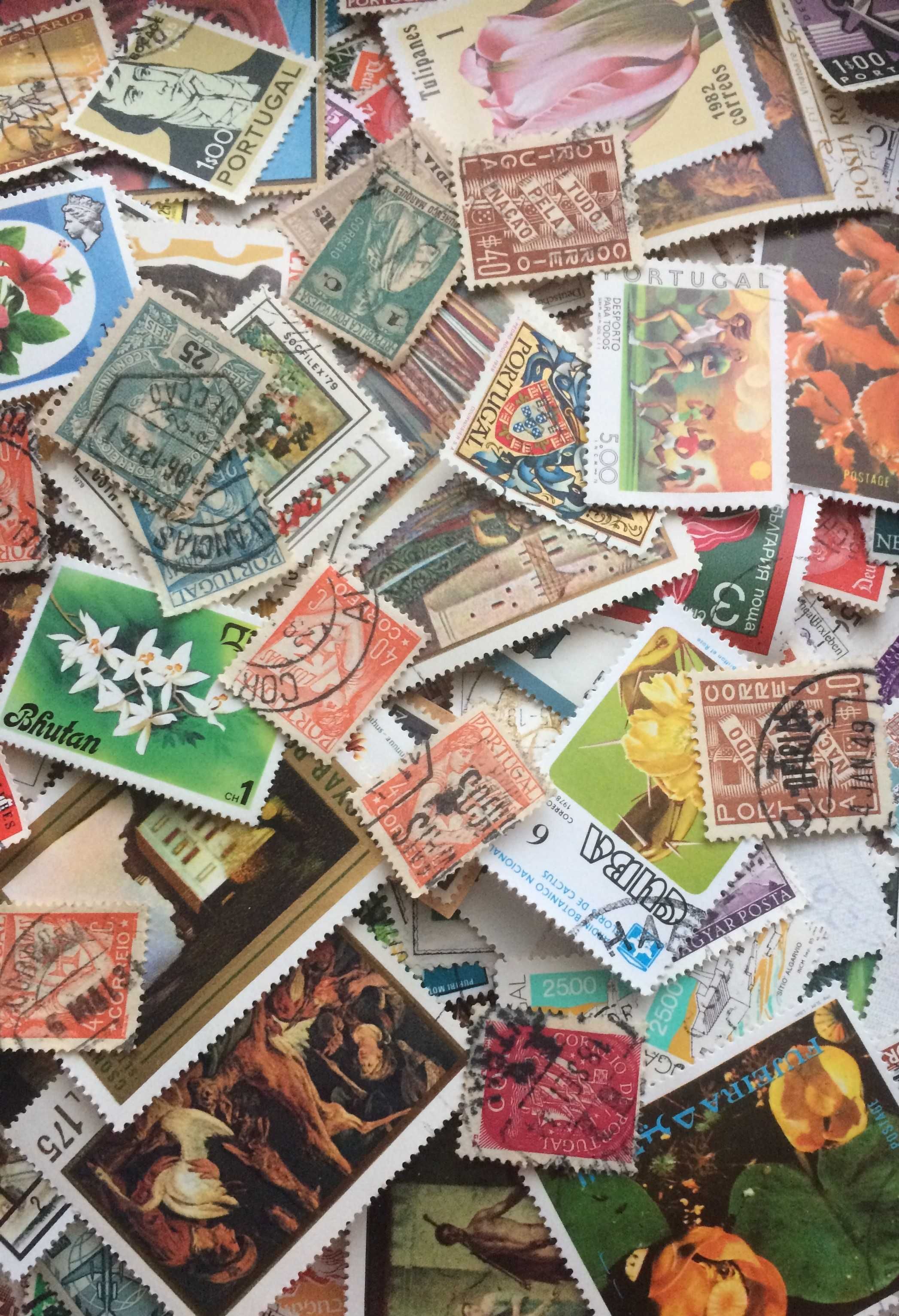 Lote com mais de 1000 selos de vários países