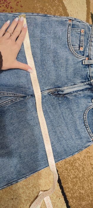 Джинсы прямые с разрезами 34 размер, штаны укороченные с лампасами