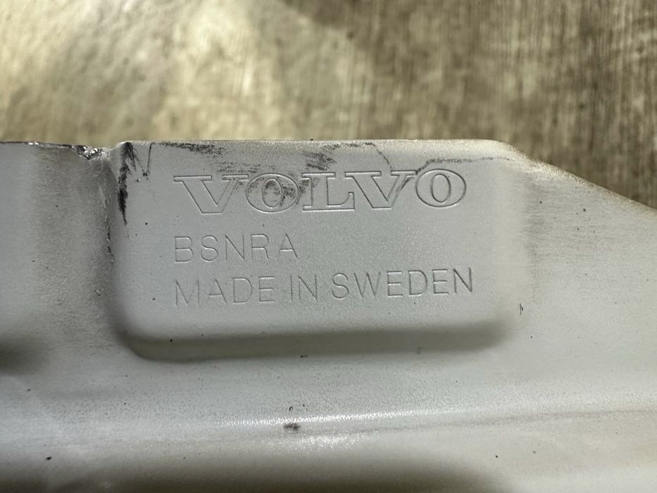 Крыло перднее правое Volvo V60 CC ( 2018 - 2024 г. ) 31651318