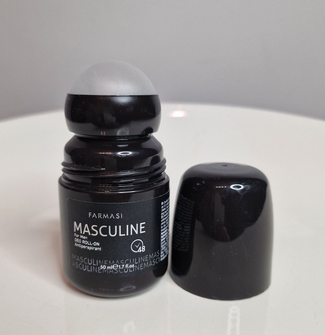 Antyperspirant w Kulce Sztyft Roll-on Masculine Ford Oud Wood Farmasi