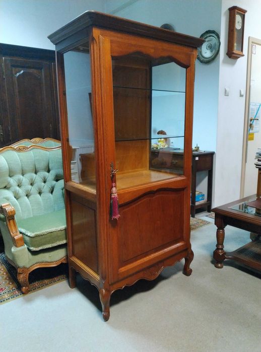 Dębowa witryna gablota ludwikowska