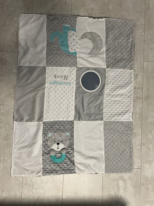 Mieciutki kocyk / mata do zabawy dla niemowlaka