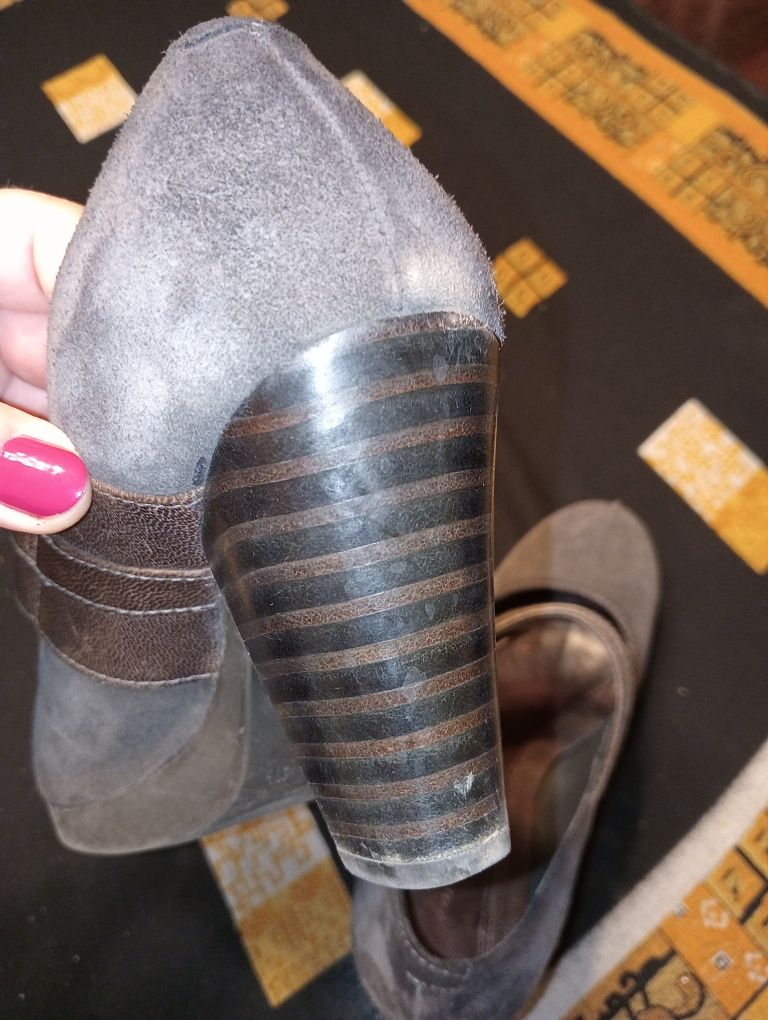 Clarks brązowe zapinane czółenka