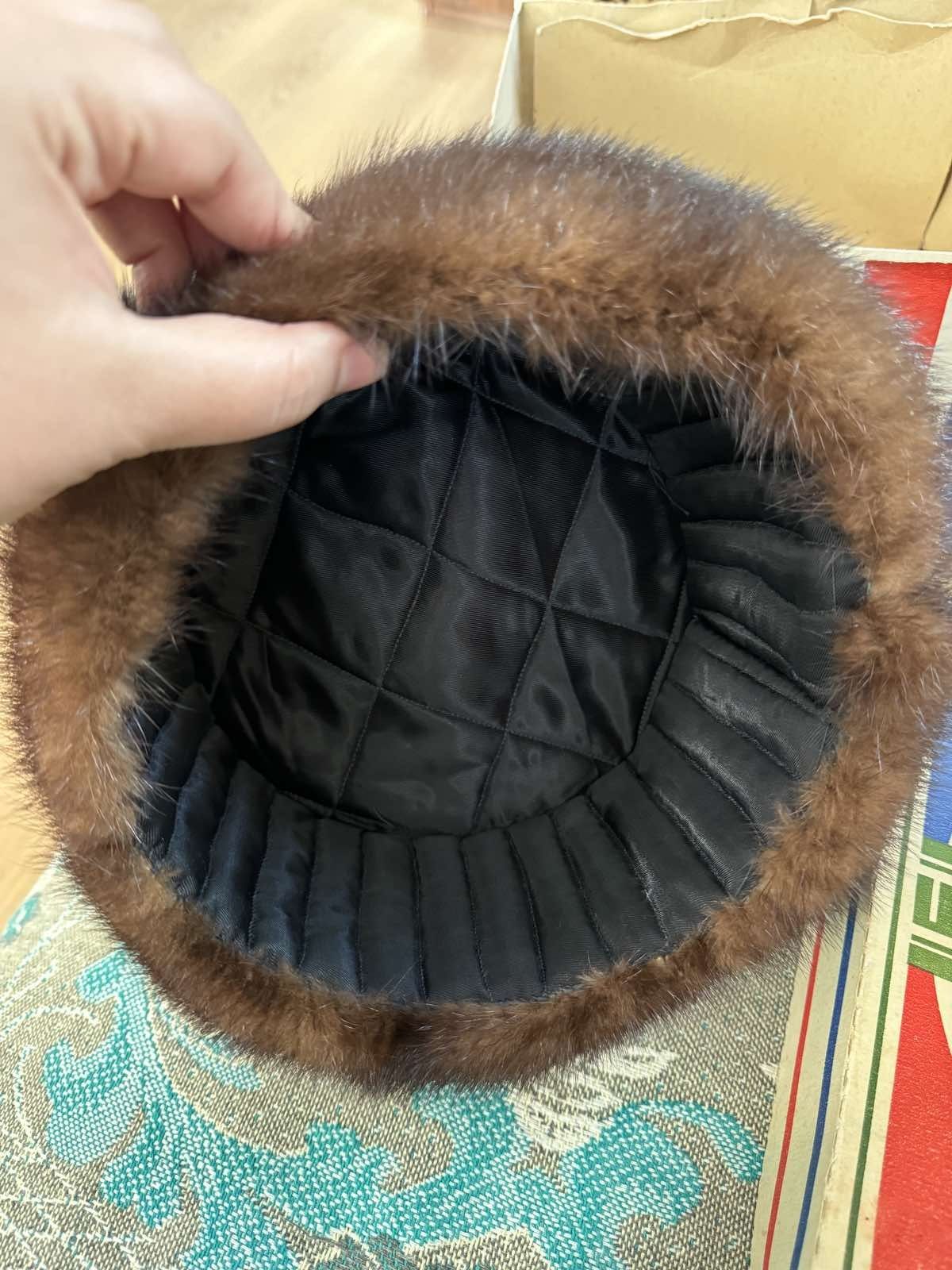 Продам норкову шапку