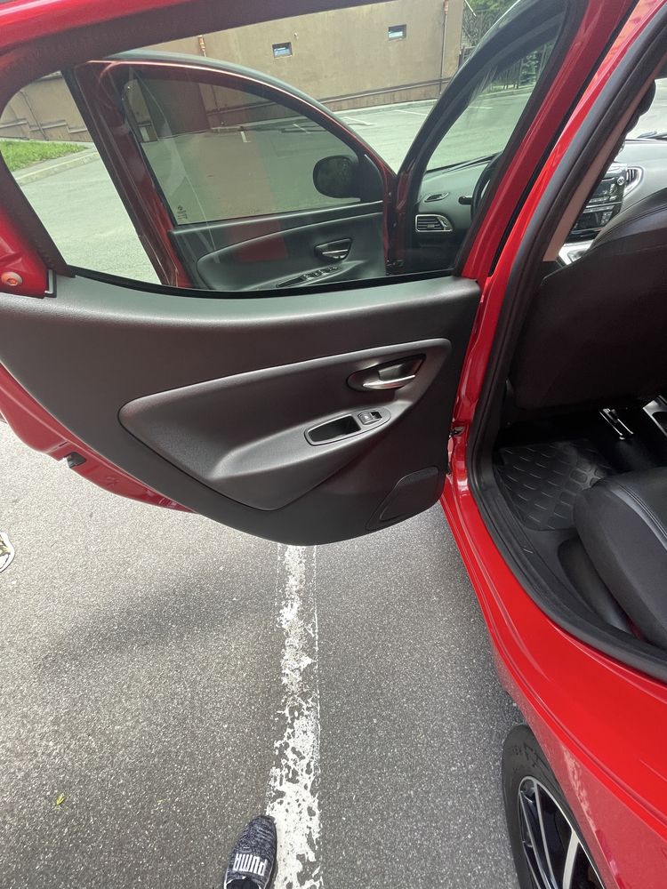 Продам Lancia ypsilon 2012 р.в. 0,9 biturbo