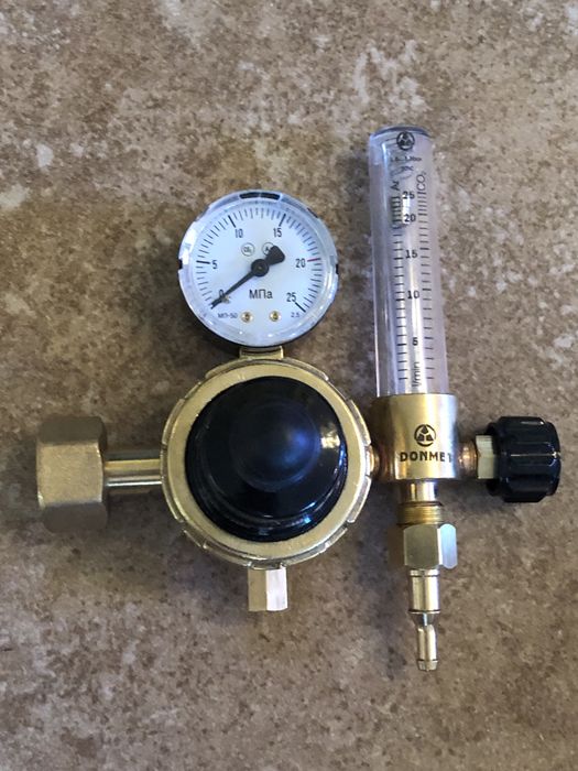 Редуктор углекислотный аргоновый универсальный с ротаметром АР40/У30