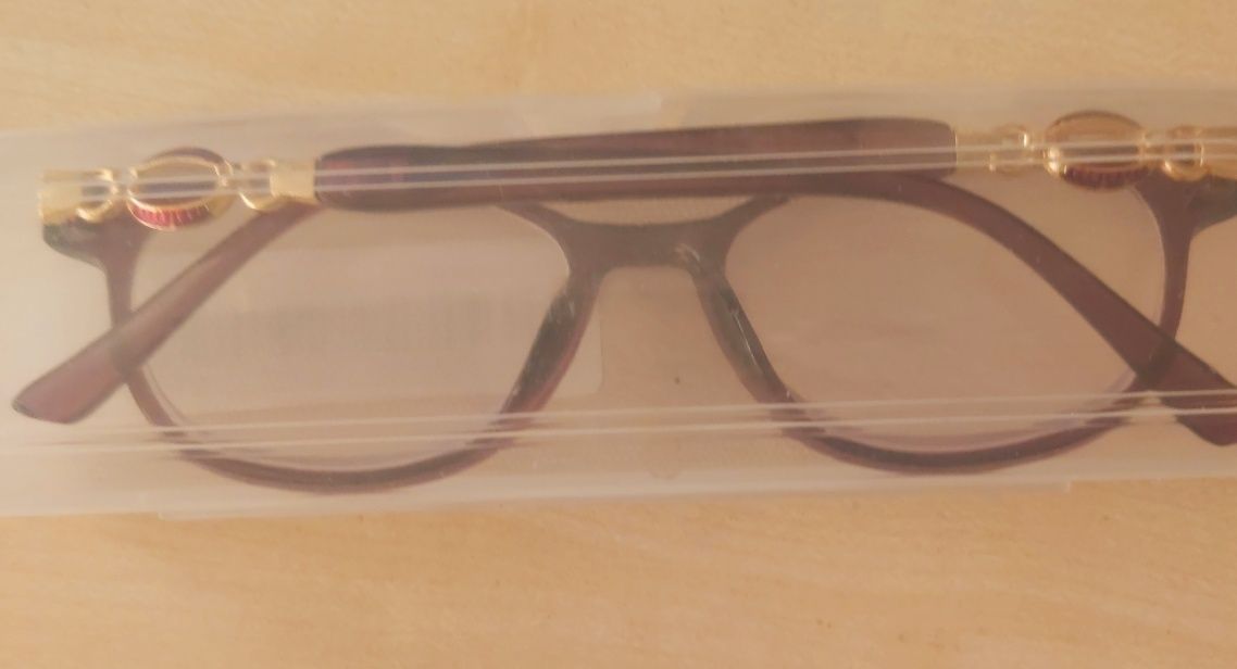 Okulary damskie +1,5 dioptrii + etui