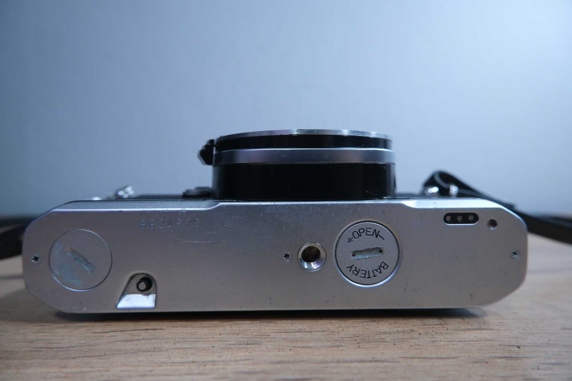 Pentax ME z obiektywem Cosina MC Cosinon-W 24mm f/2.8, aparat na film