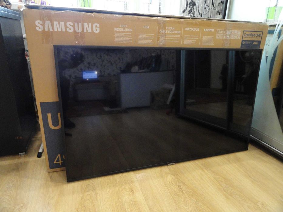 Три смарт телевизора Samsung 49-50 разбиты