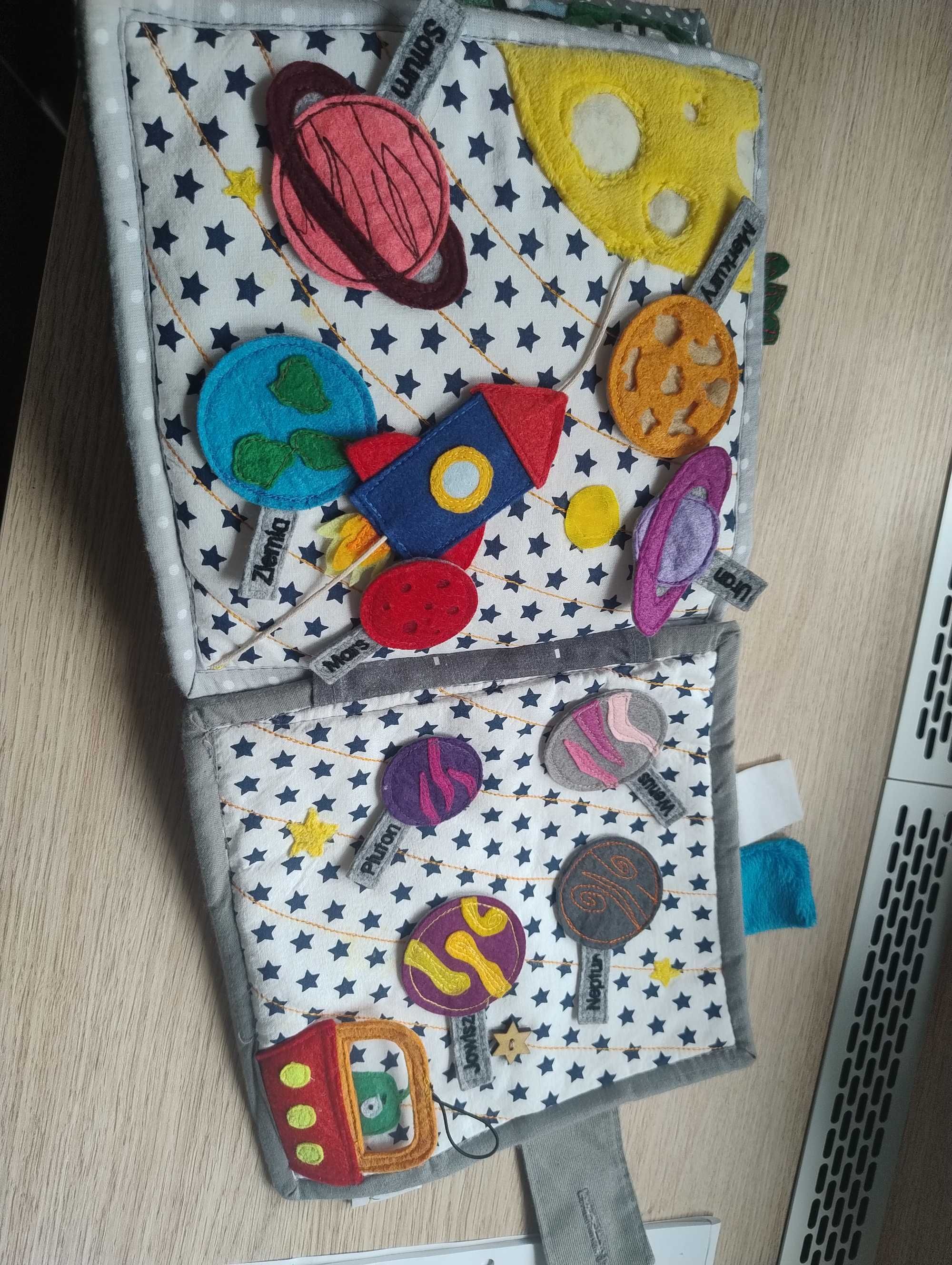 Edukacyjna ksiazeczka sensoryczna