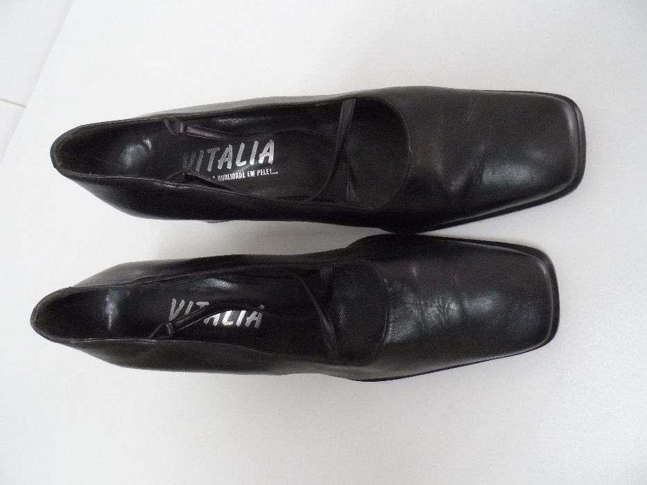 Sapatos de senhora em pele da marca "Vitalia". Coleção outono/inverno