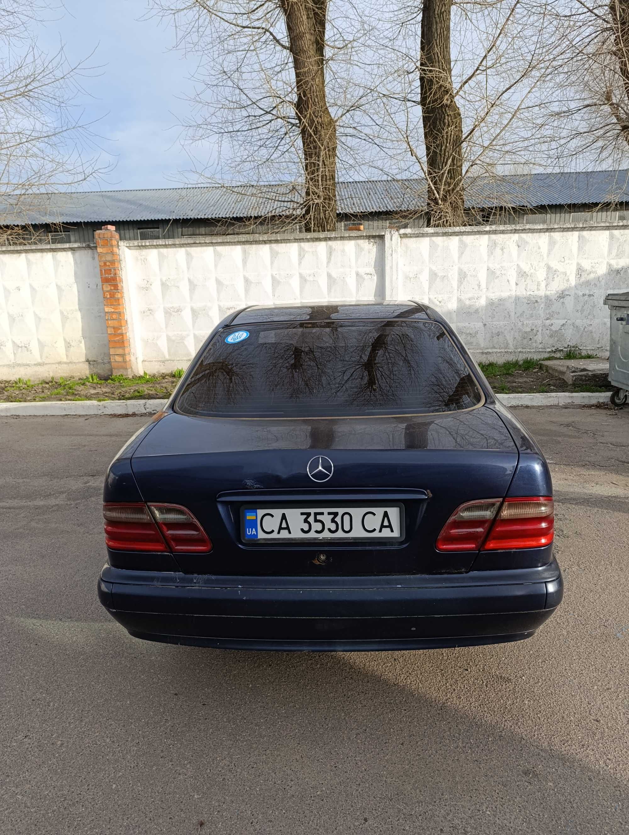 Автомобіль Mercedes-Benz