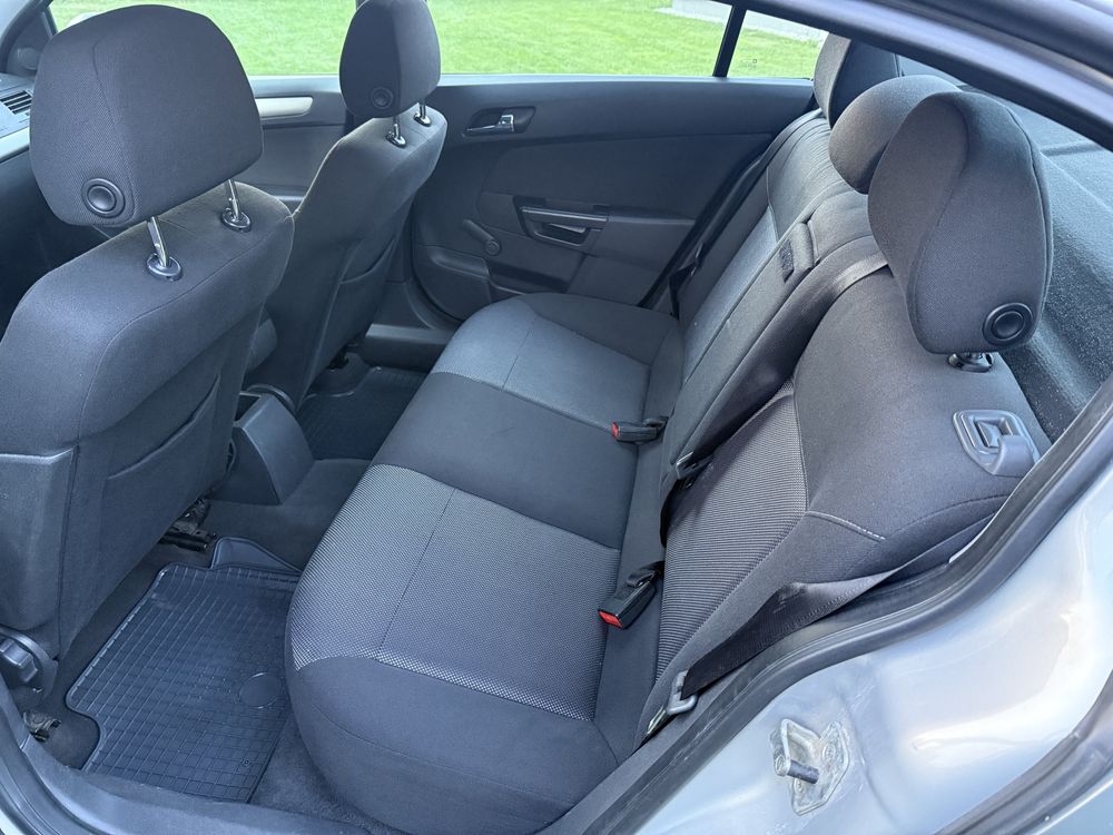 Opel Astra H 1.6 Sedan 2008 Zadbana !
