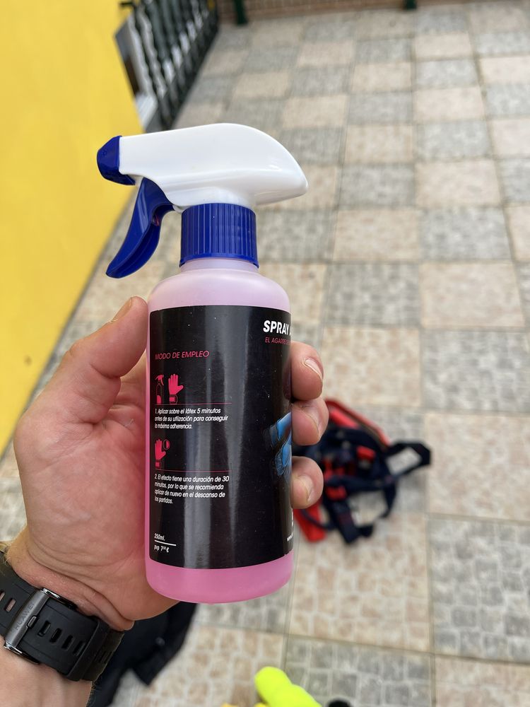 Liquido de agarre das luvas