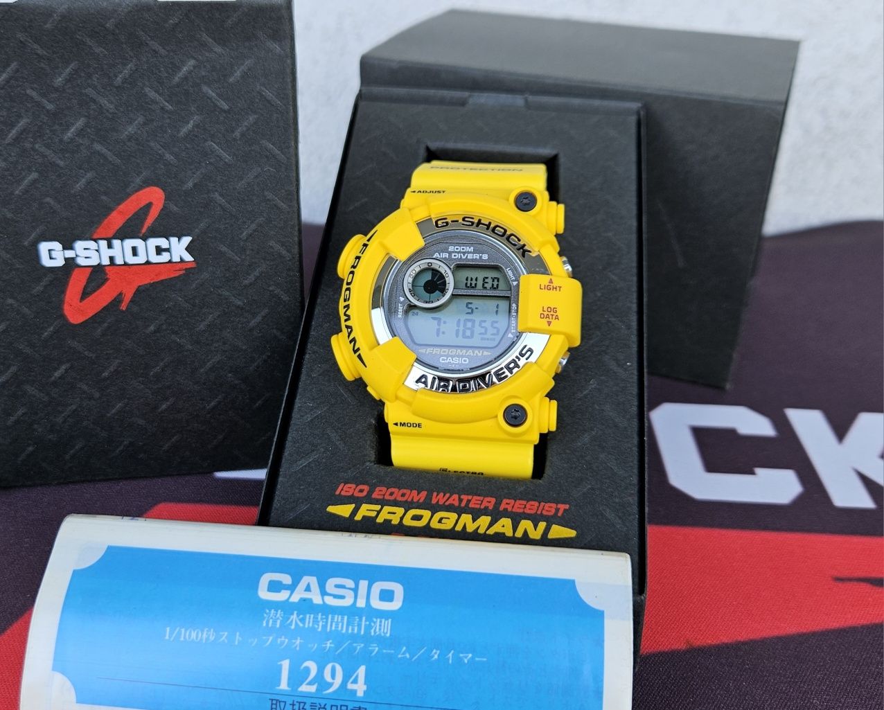 DW-8250Y-9T Frogman Man In Yellow vintage-G Casio G-shock 1998